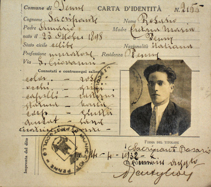 Carta d'identità rilasciata a Rosario Sacripante nel 1932.