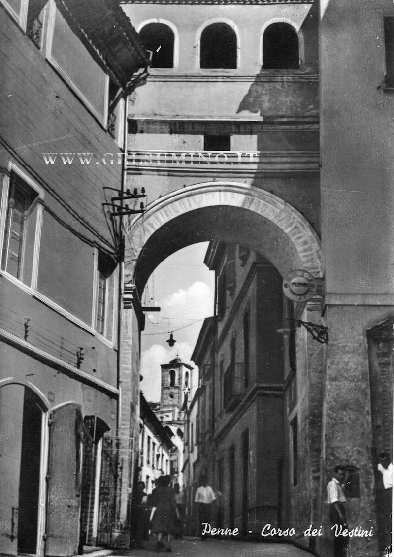L'arco della piazza