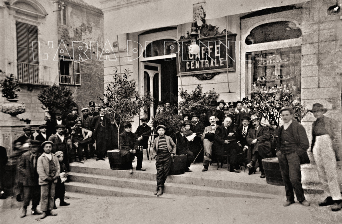 Piazza Luca da Penne - Bar Centrale