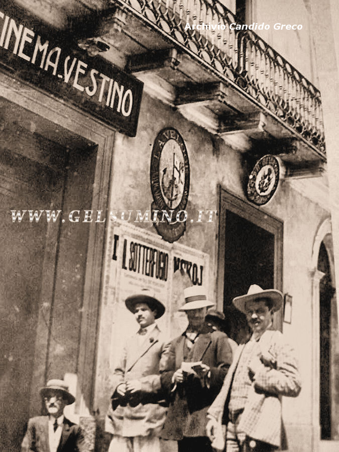 Ingresso del Cinema Vestino in pazzetta XX Settembre