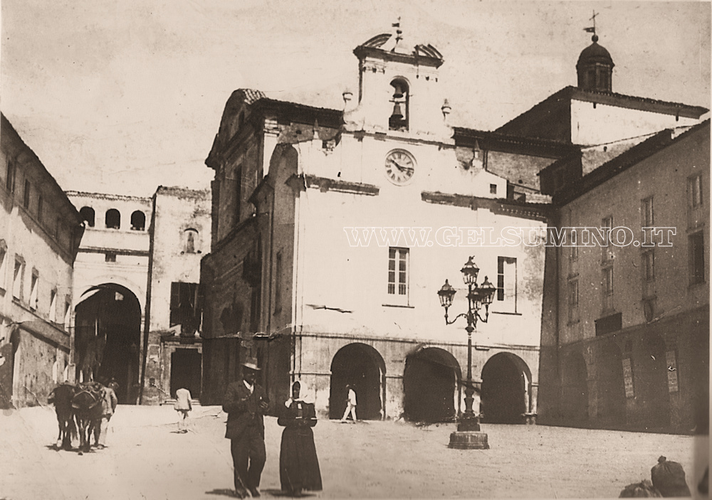 Piazza Luca da Penne