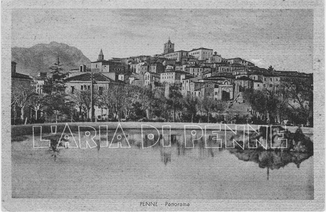 Fontana di San Francesco con panorama di Penne - Cartolina viaggiata anno 1952