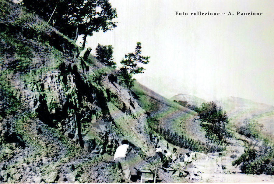 Costruzione della strada dalla S.S. 81 a Villa Degna ~ 1952-1953-1954