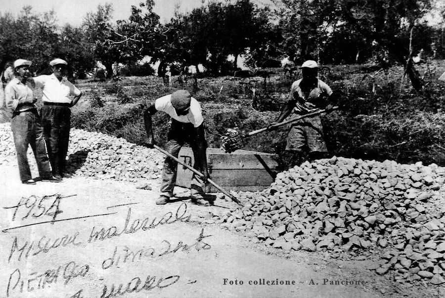 Costruzione della strada dalla S.S. 81 a Villa Degna ~ 1952-1953-1954