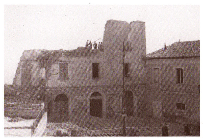 Lavori di ricostruzione della piazza